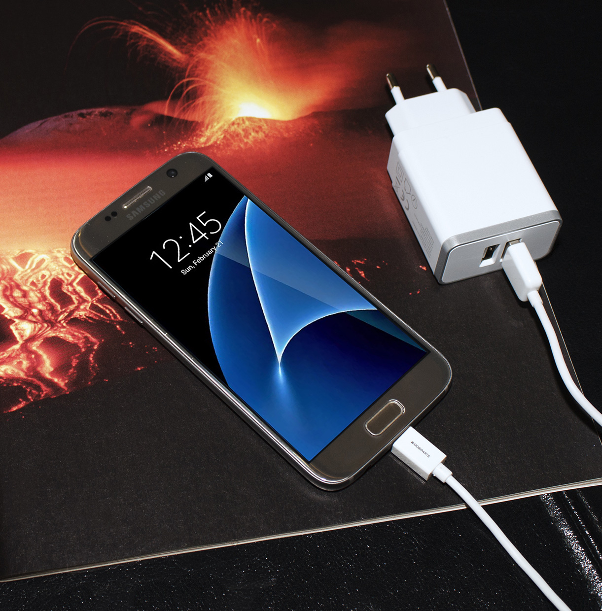 Mobiparts Wall Charger Dual USB 2.4A + Micro USB Cable White – image 4