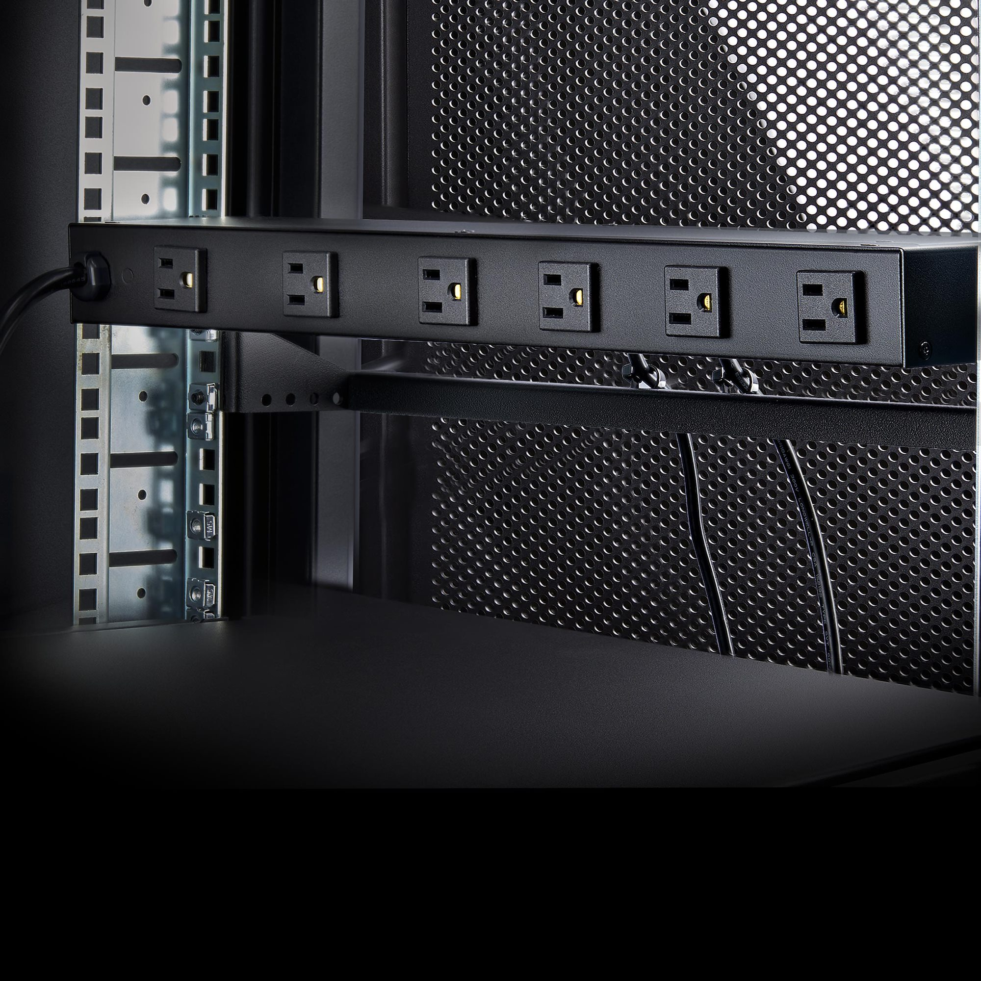 StarTech.com 8-Outlet Horizontal Rack Mount Metered PDU, 1U Server Power Strip w/Surge Protector – image 6