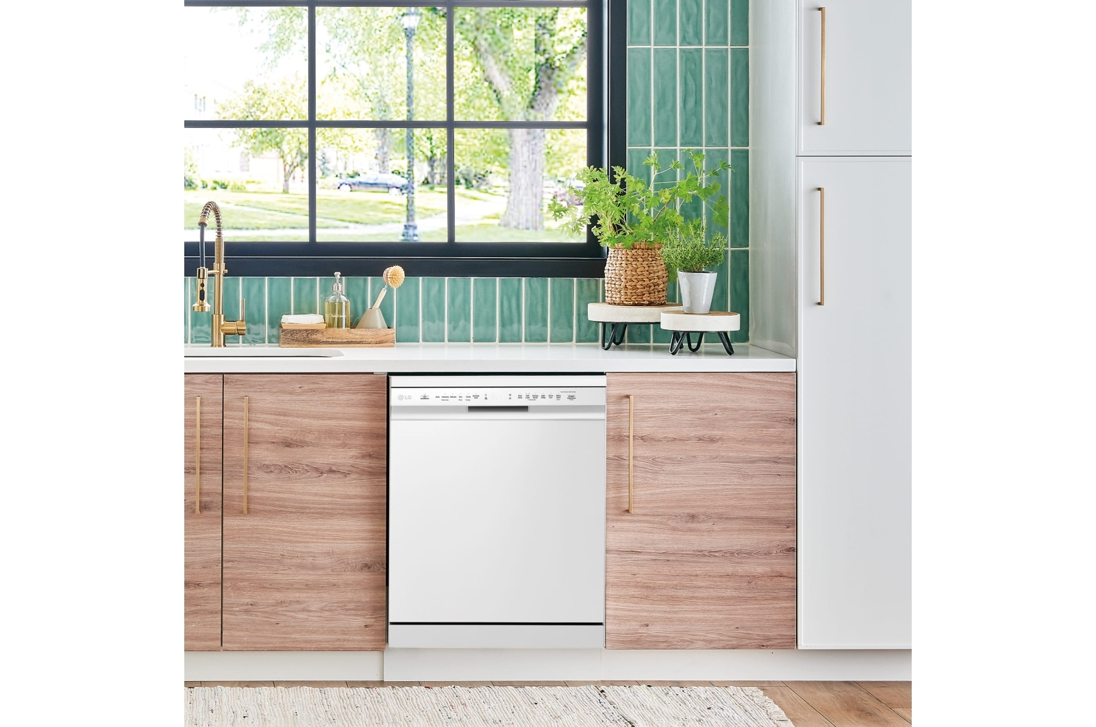 LG DF242FW dishwasher Freestanding 14 place settings – image 6