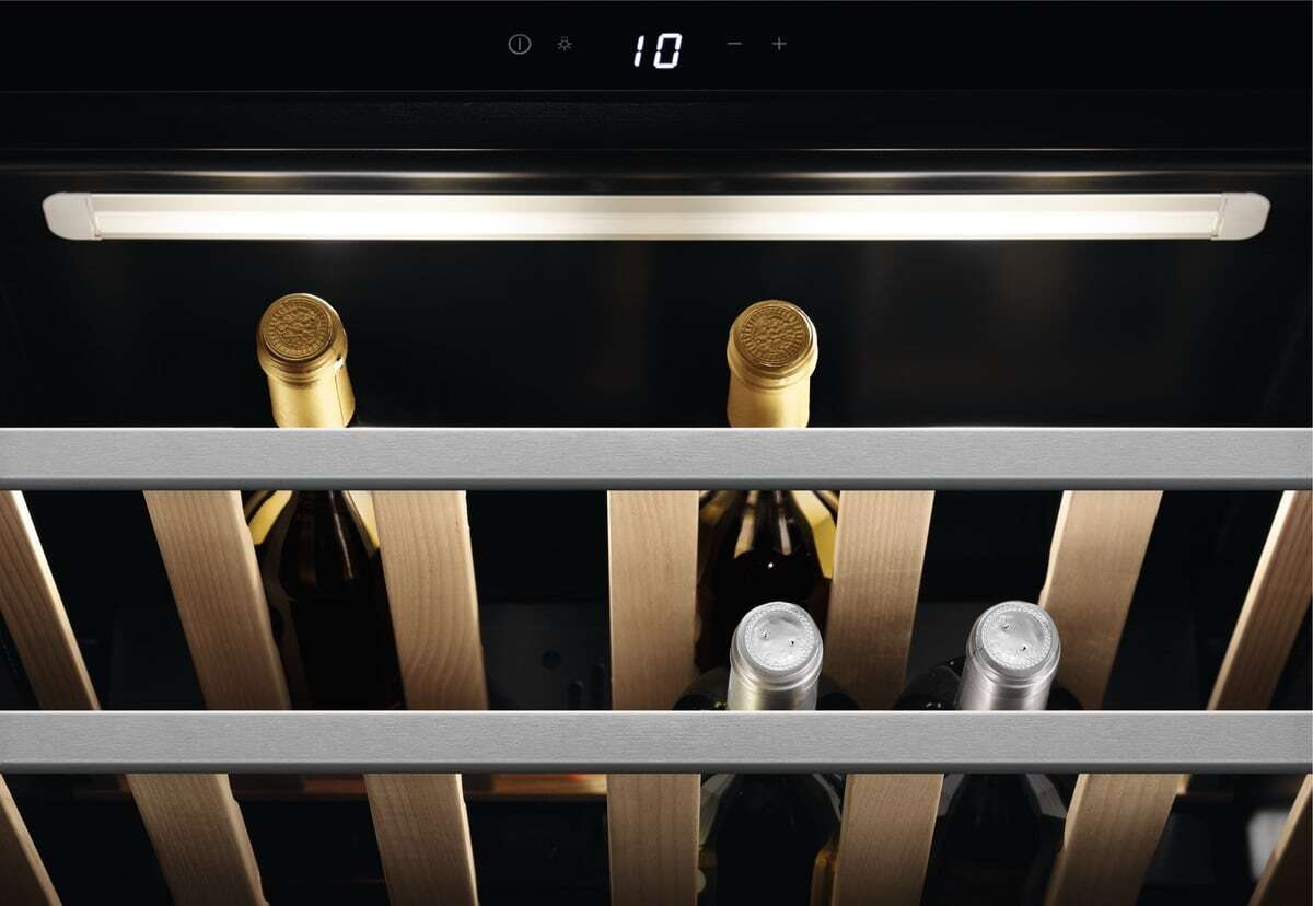 Electrolux KBW5X Compressor wine cooler Built-in Black 18 bottle(s) – image 2