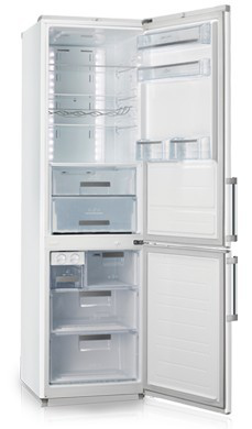 LG GB7143SWRZ fridge-freezer Freestanding – image 2