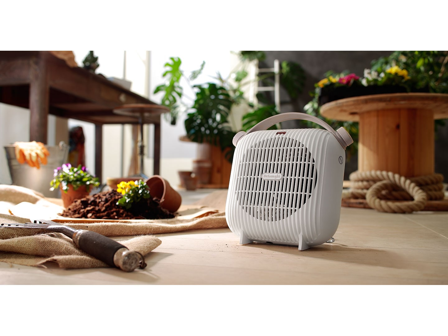 De’Longhi HFS30B24.W electric space heater Indoor & outdoor White – image 4