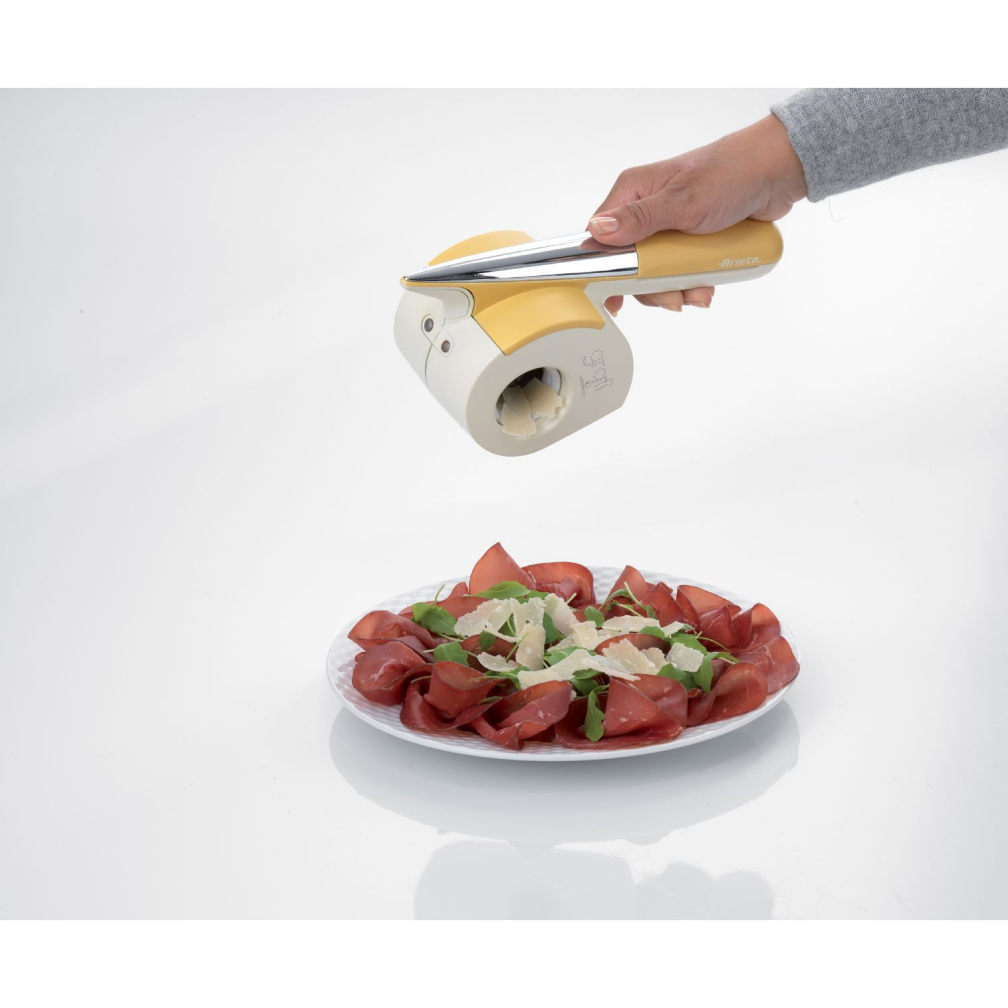 Ariete 457 Gratì Waterproof - Waterproof electric grater - Cordless - Washable under running water - 2 stainless steel rollers - White and Yellow – image 3