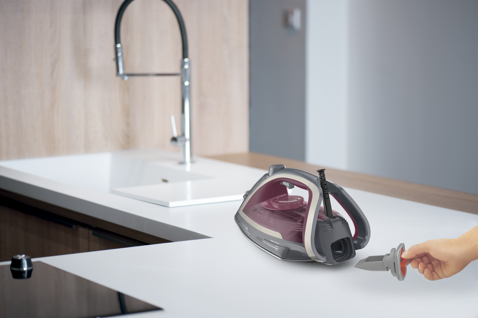Tefal Ultragliss Anti-Calc Plus FV6840 Steam iron – image 5