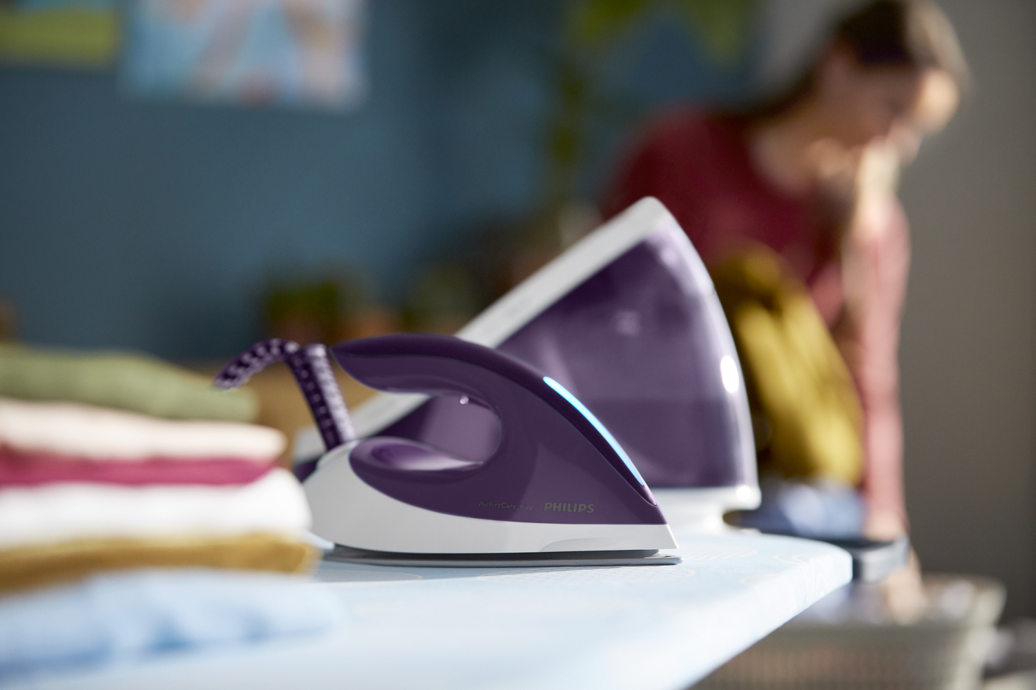Philips PerfectCare Viva GC7052/30 steam ironing station – image 5