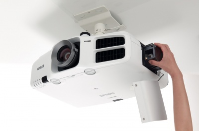 Epson EB-G6250W – image 9