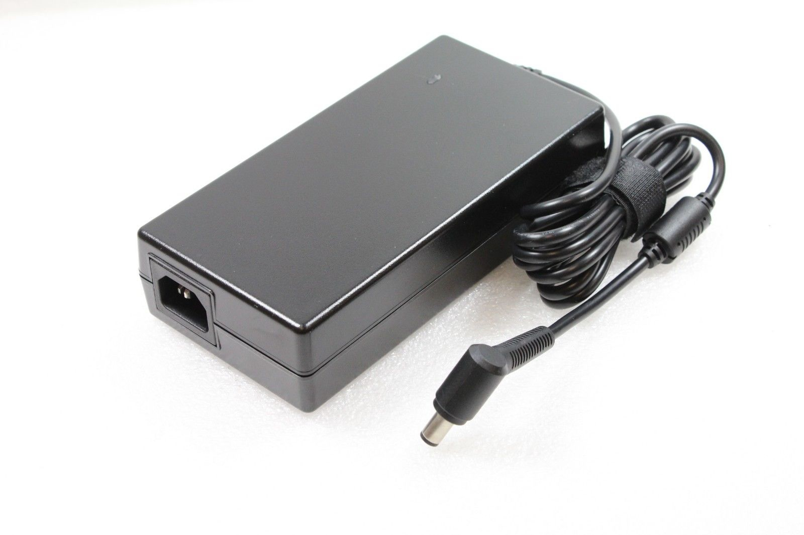 HP 681059-001 power adapter/inverter Auto – image 3