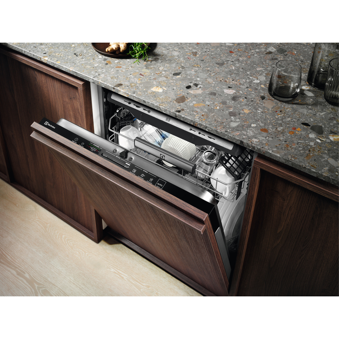 Electrolux EEG69410L dishwasher Fully built-in 15 place settings – image 2