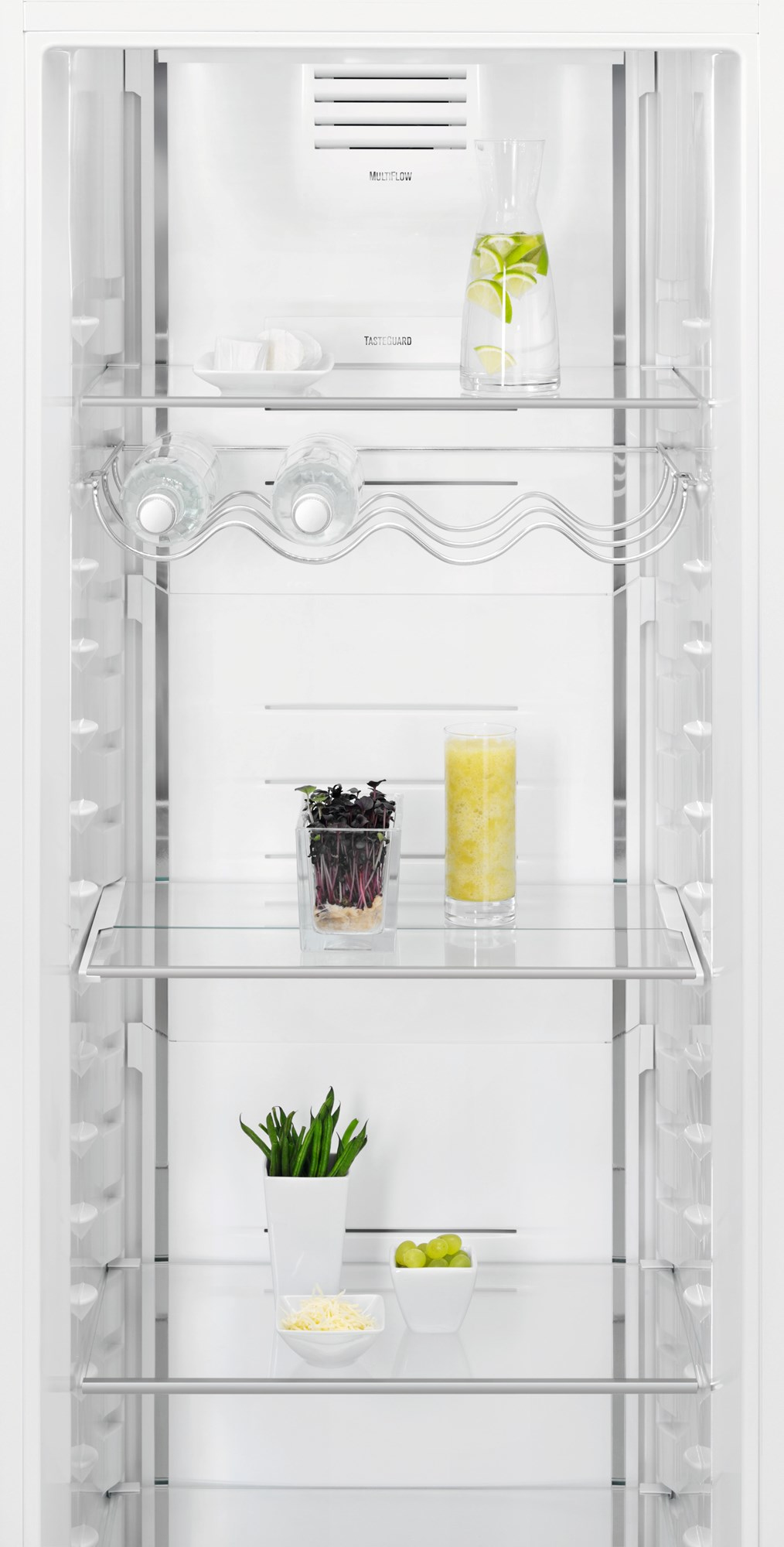 Electrolux ERE3976MFW fridge Freestanding – image 5