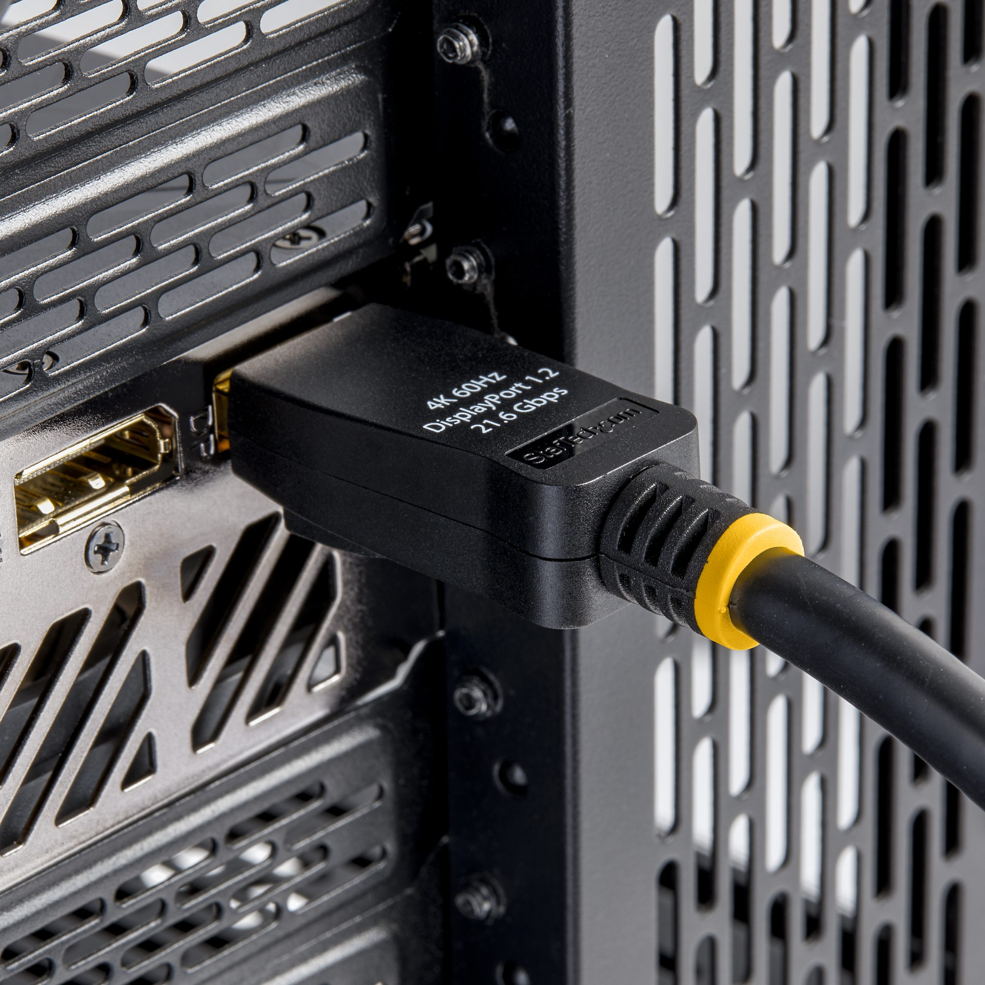 صورة حزمة من 10 كابلات StarTech.com DisplayPort بطول 3 أمتار