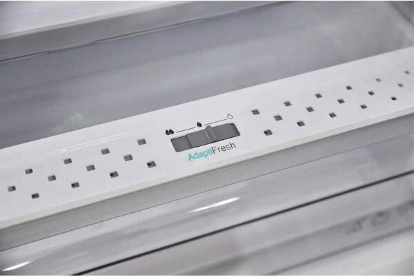 Sharp SJ-LD155E0XD fridge Built-in – image 4