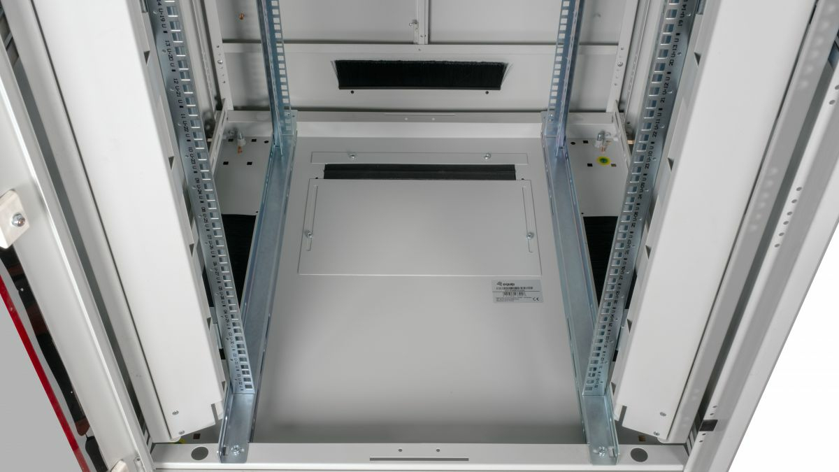 Equip Dynamic Flex 19' Cabinet, 32U – image 7