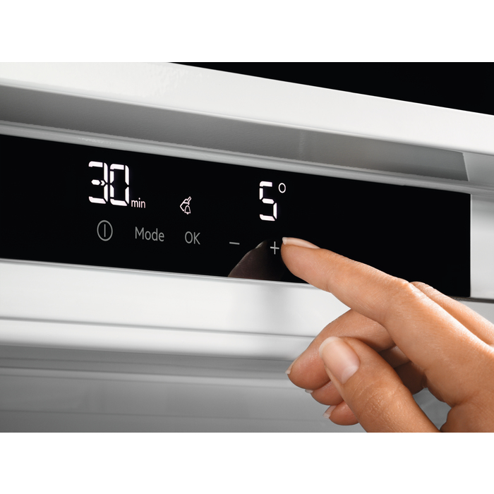 Electrolux ENN3054EOW fridge-freezer Built-in – image 6