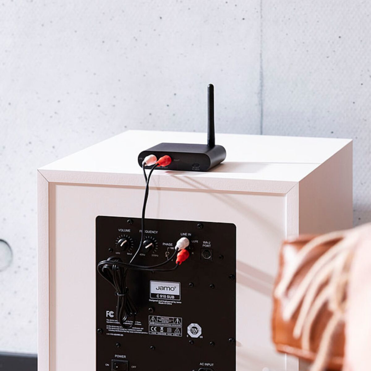 Marmitek Subwoofer Anywhere 640 - Wireless audio transmitter and receiver for subwoofer – image 4
