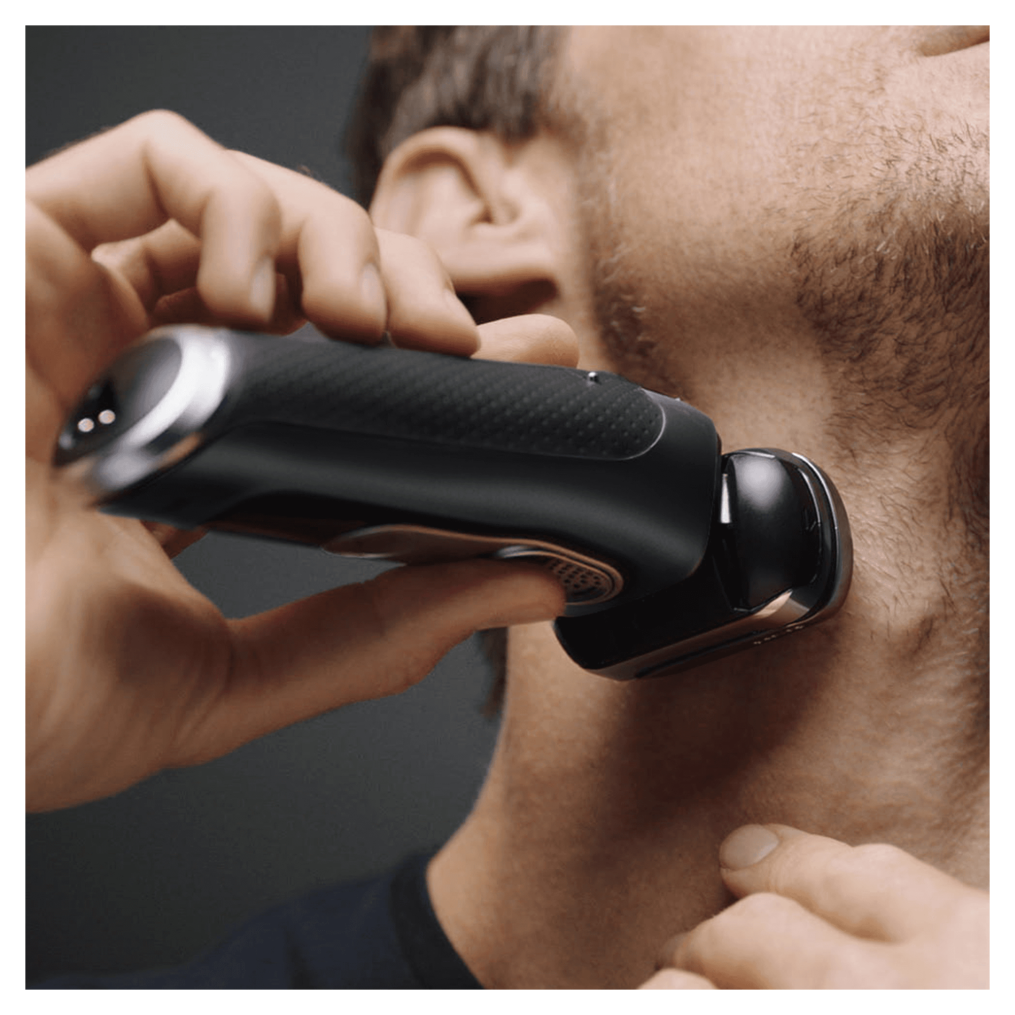 Braun Series 9 9360cc Latest Generation Electric Shaver, Clean&Charge Station, Fabric Case, Noir – image 3