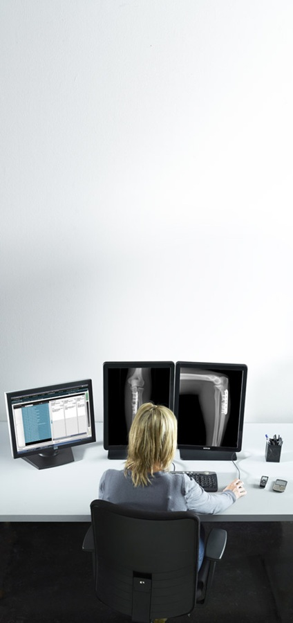 Barco MDCG-3221 computer monitor – image 7