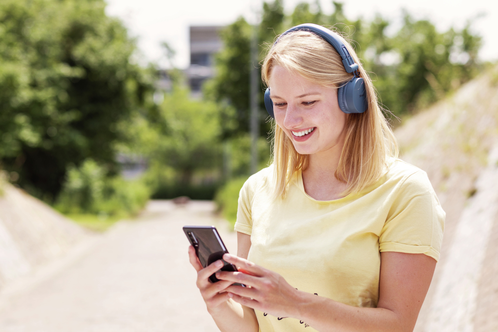 Trust 23908 headphones/headset Wired & Wireless Head-band Music Micro-USB Bluetooth Blue – image 9