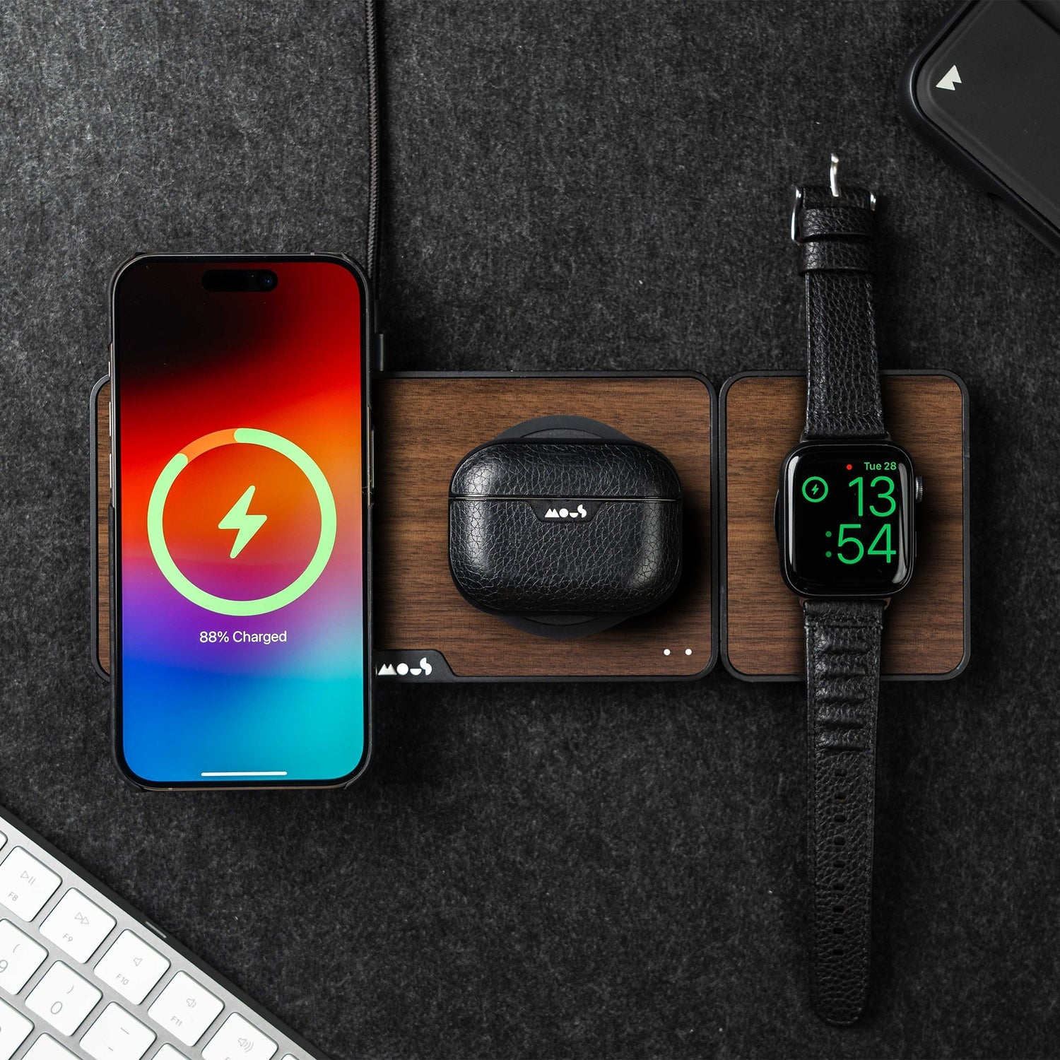 Mous Walnut Charging Station with MagSafe – image 5