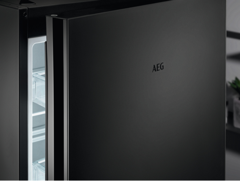 AEG Series 8000 RCB736D7MG Freestanding – image 4