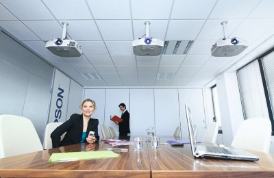 Epson EB-G5200W Projector (with Lens) – image 4