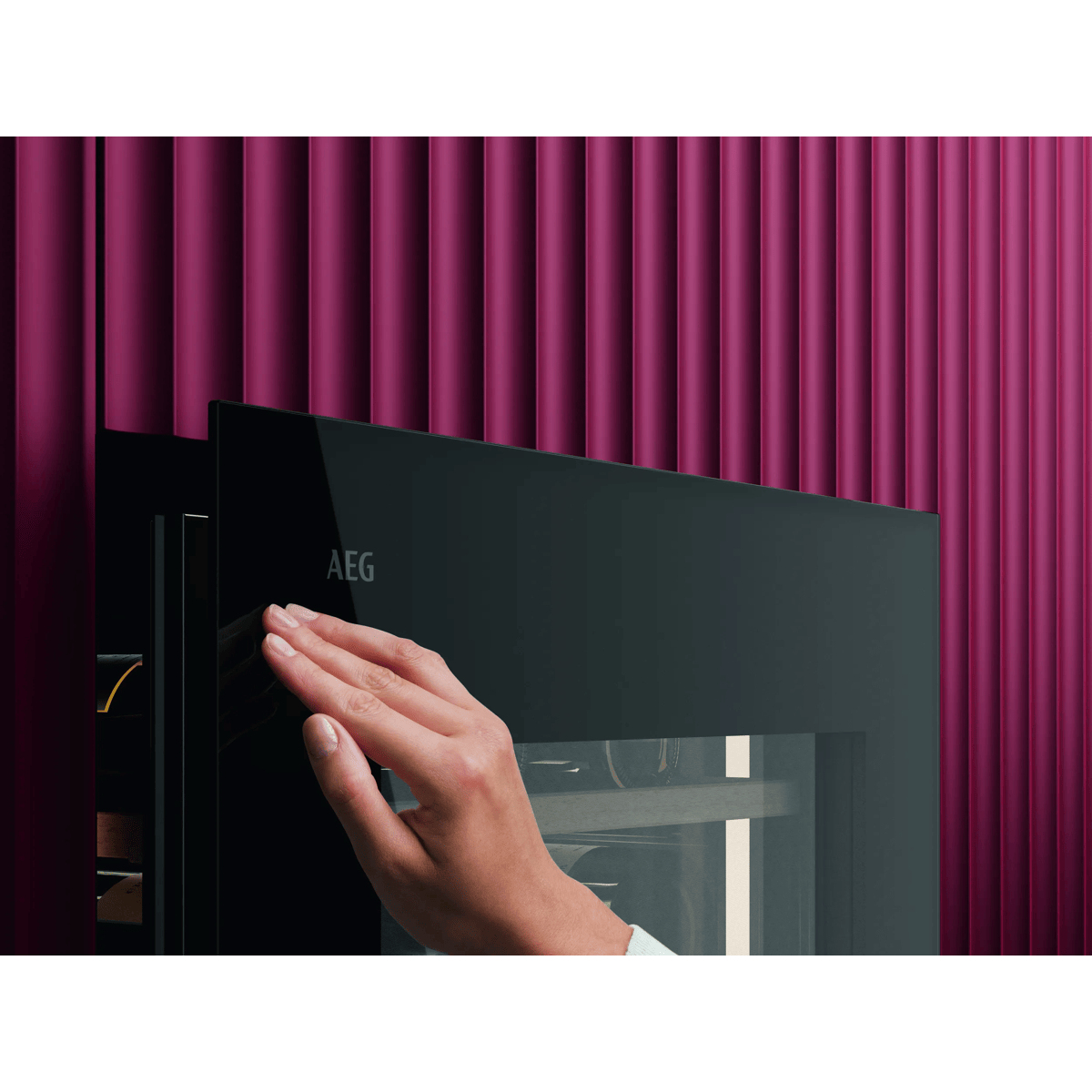 AEG AWCD280B6B Built-in Black 26 bottle(s) – image 3