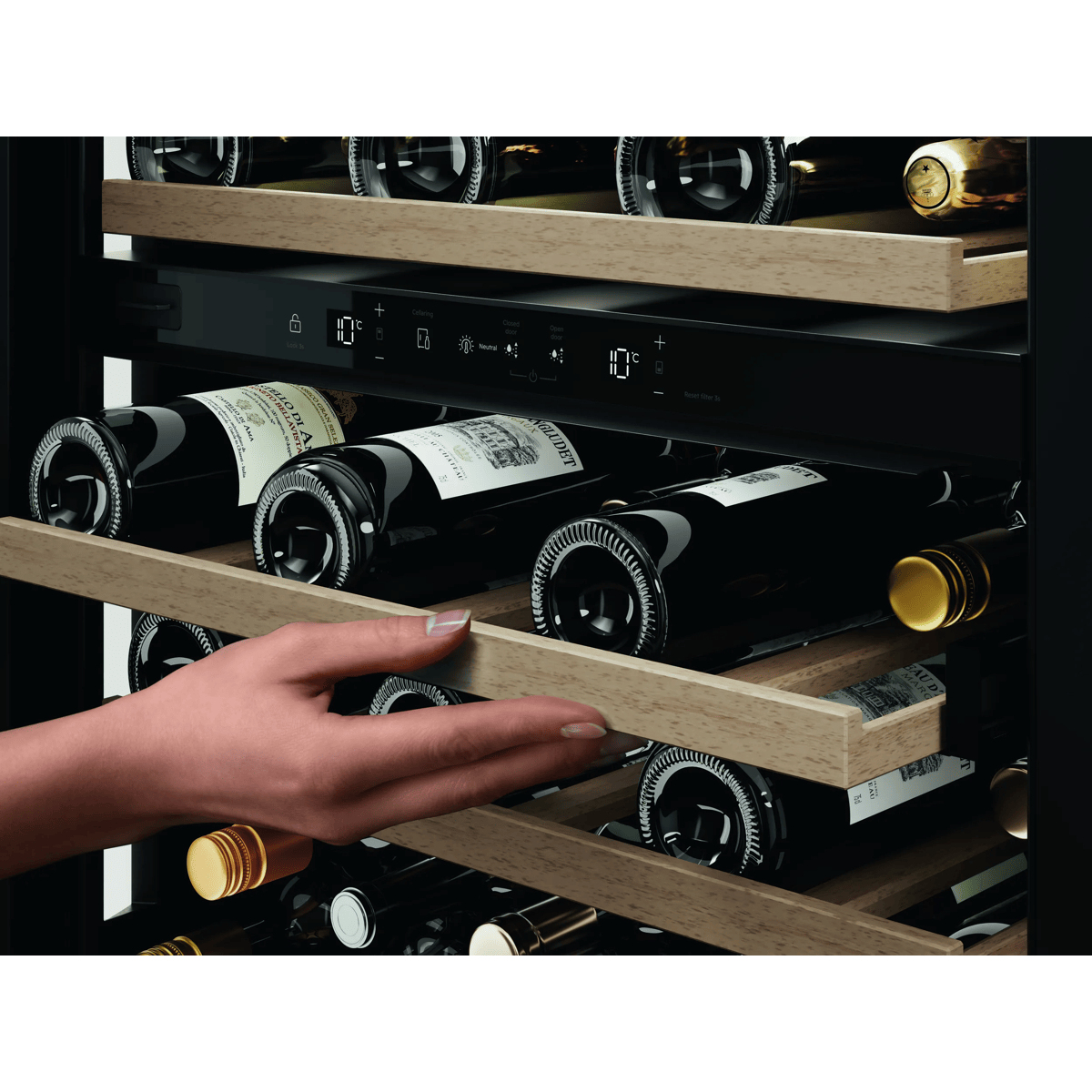 Electrolux EWUD040F8B Compressor wine cooler Freestanding Black 40 bottle(s) – image 3