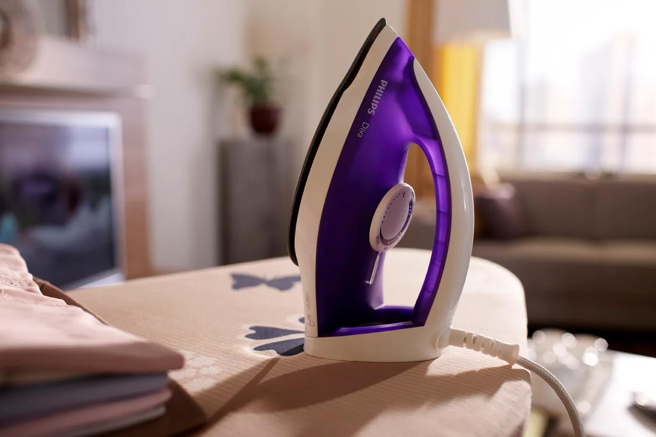 Philips Diva GC122/30 iron – image 3