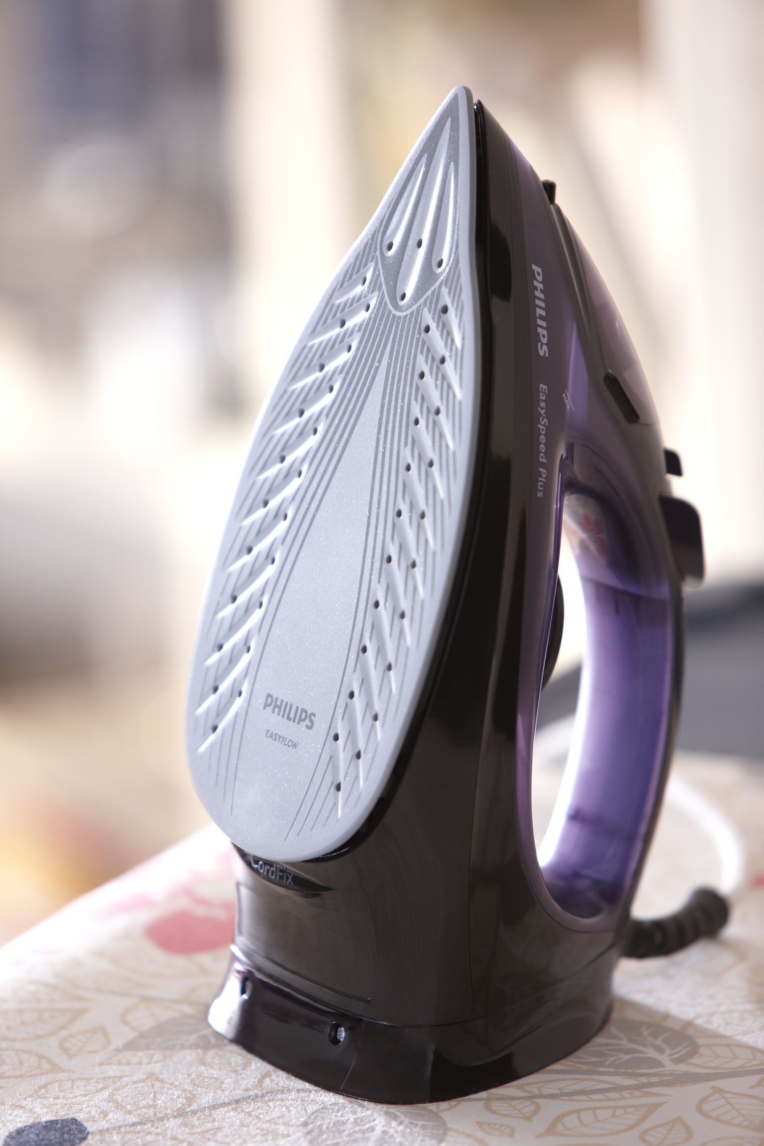Philips EasySpeed GC2046/88 iron Steam iron Ceramic soleplate – image 5