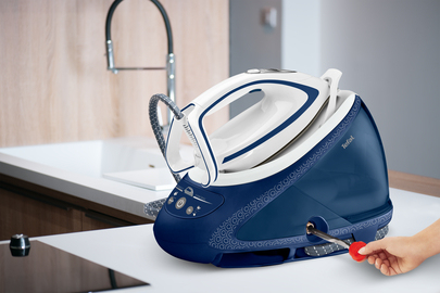 Tefal Pro Express Ultimate Care GV9543S0 steam ironing station – image 2