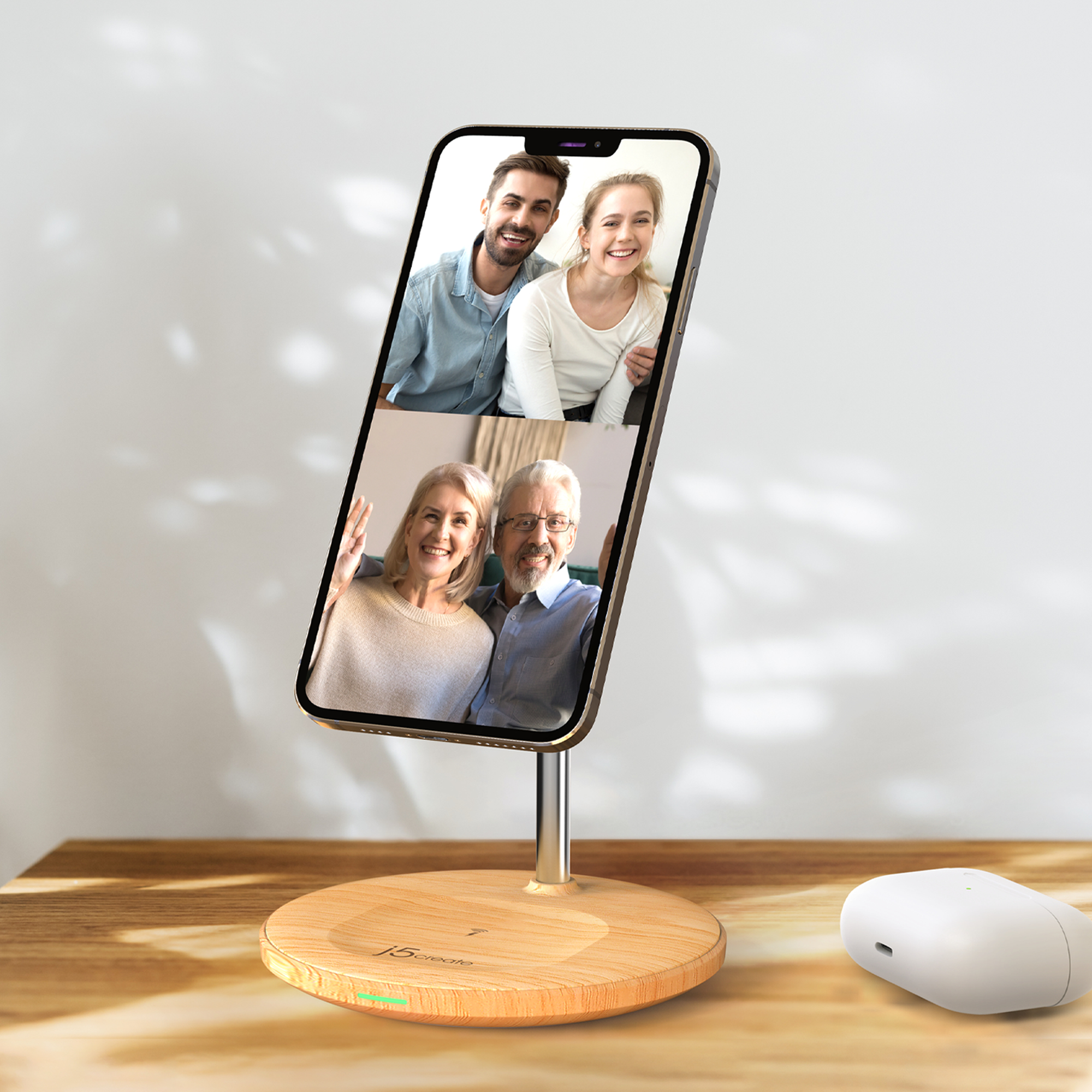 j5create JUPW2106NP-N Wood Grain 2-in-1 Magnetic Wireless Charging Stand – image 9