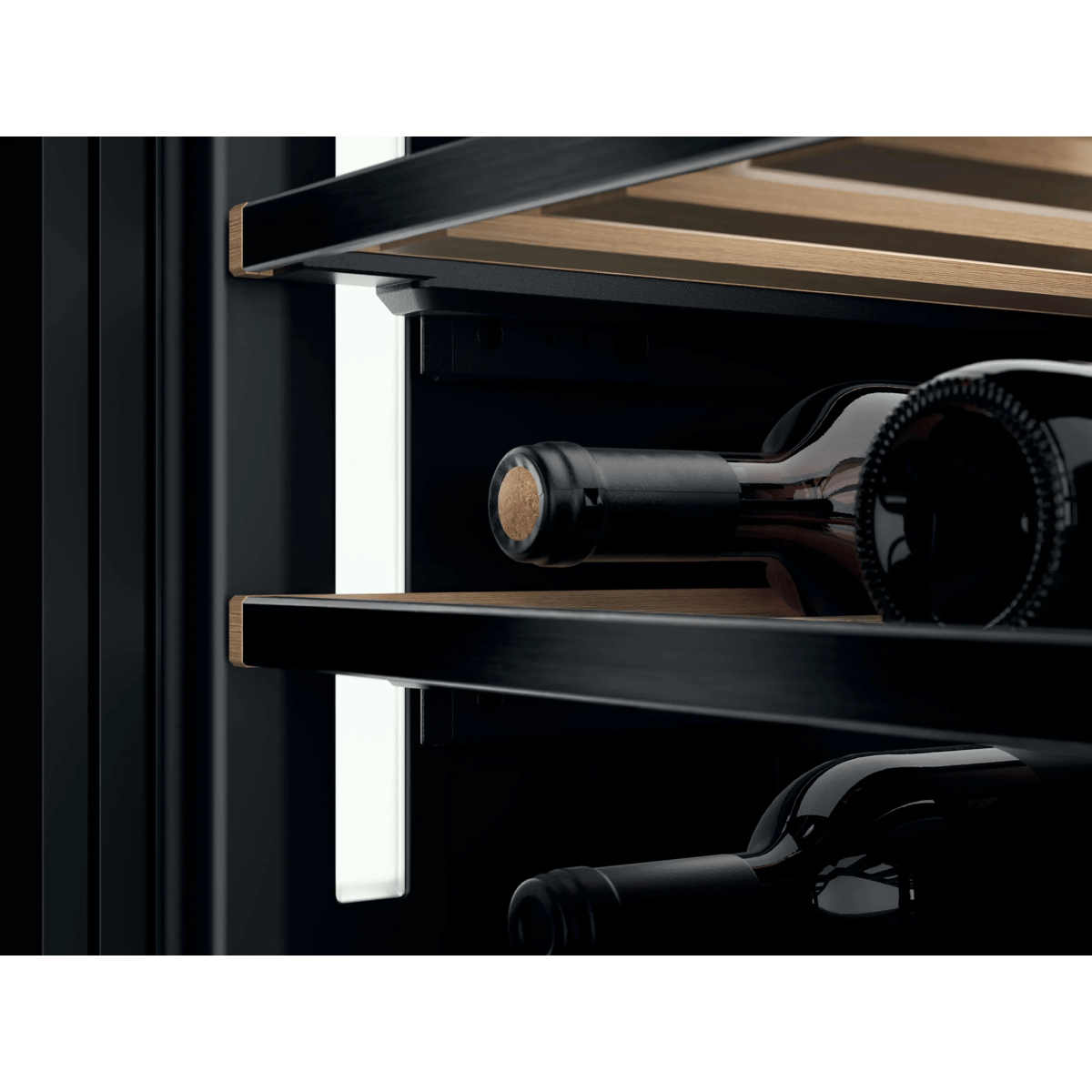 AEG NSW8S826GT Thermoelectric wine cooler Built-in Black 40 bottle(s) – image 3