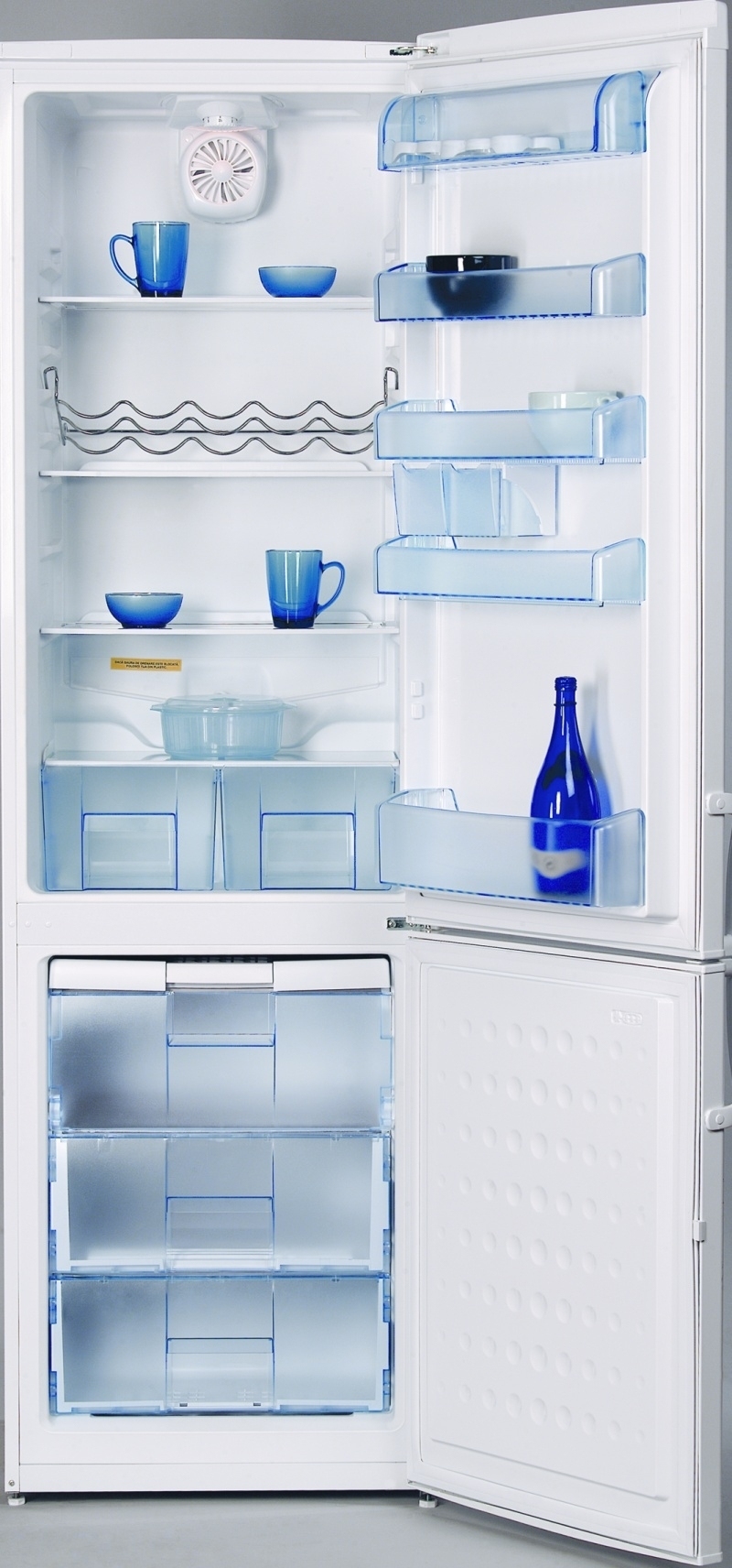 Beko CSK38000S fridge-freezer Freestanding Silver