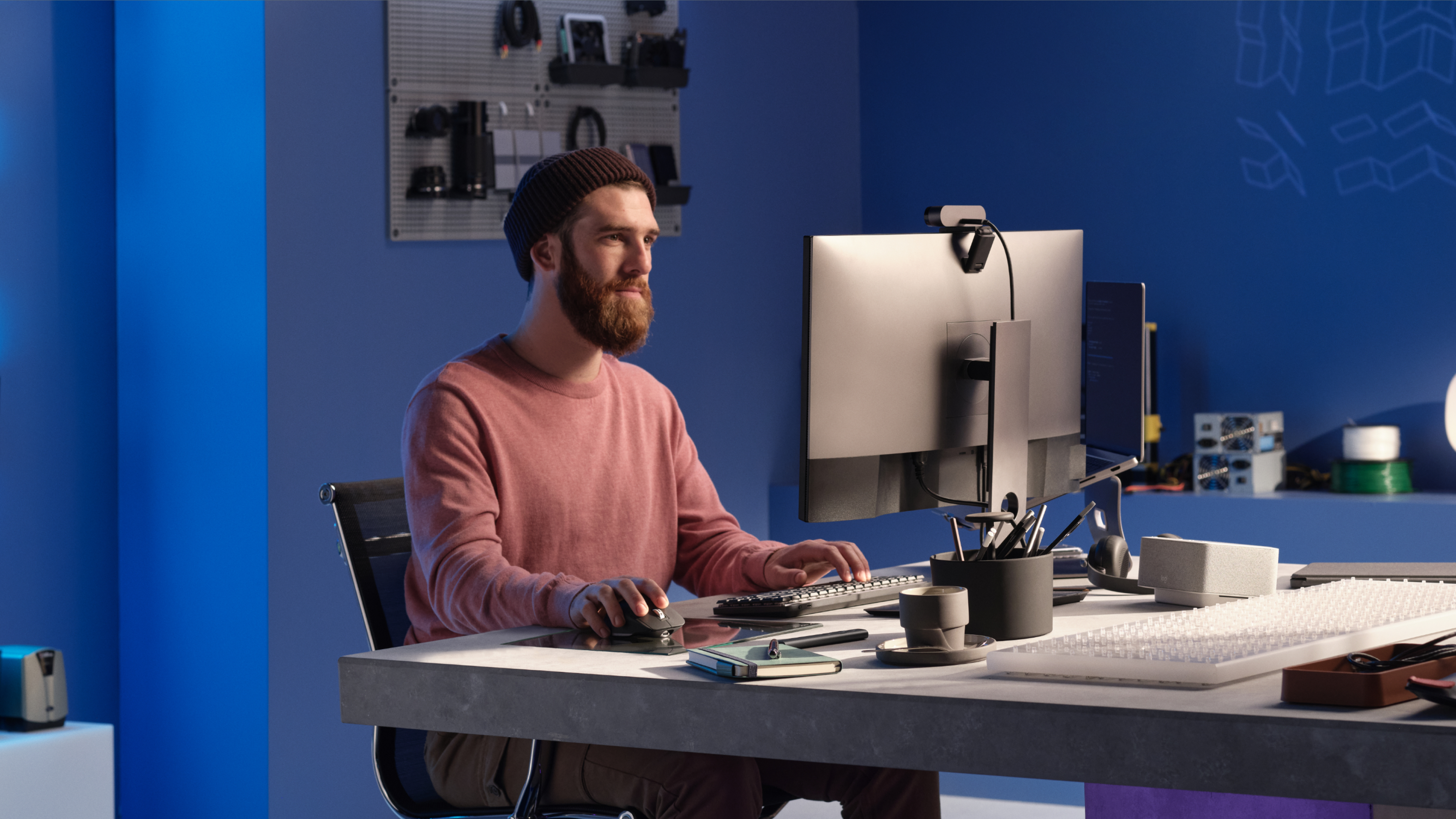 Logitech 910-006561. Form factor: Right-hand. Movement detection technology: Optical, Device interface: Bluetooth, Movemen
