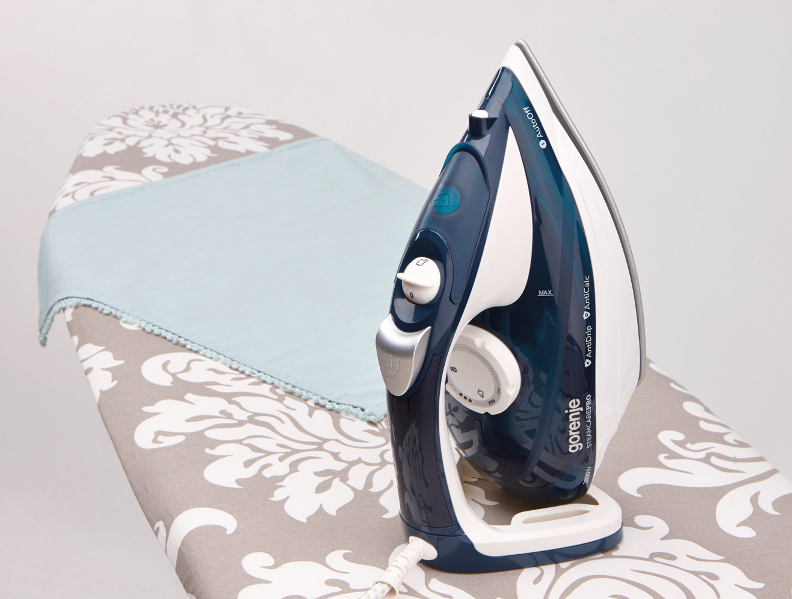 Gorenje SIH2600BLC iron Steam iron Ceramic soleplate – image 2