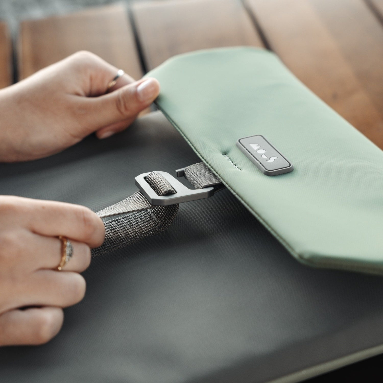 Mous Universal Laptop Sleeve – Sage – image 5