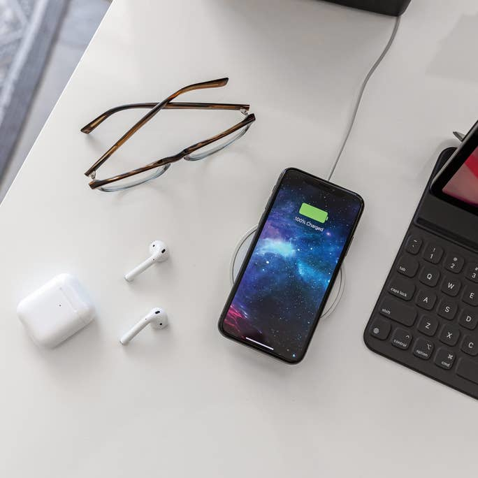 mophie Wireless charging pad with E.U. Plug Adapter – image 2