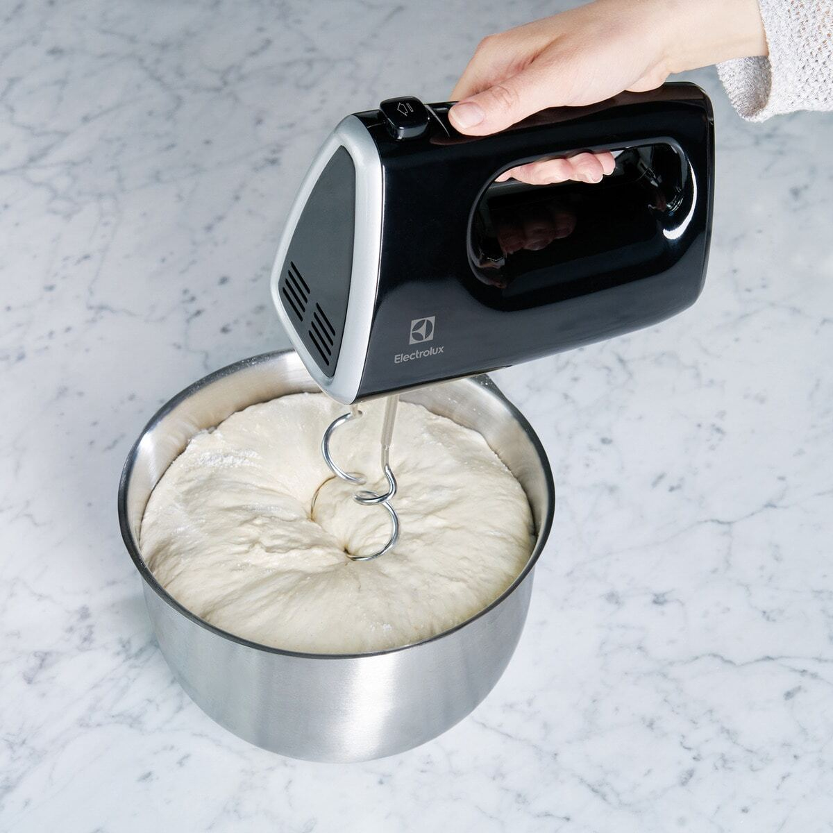 Electrolux EHM3310 Hand mixer – image 3