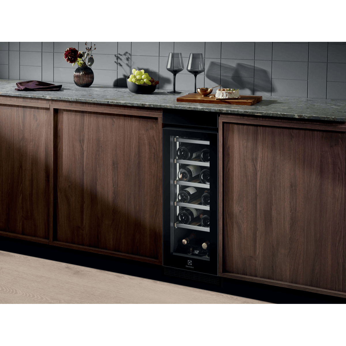 Electrolux EWUS018B7B Built-in Black 18 bottle(s) – image 7