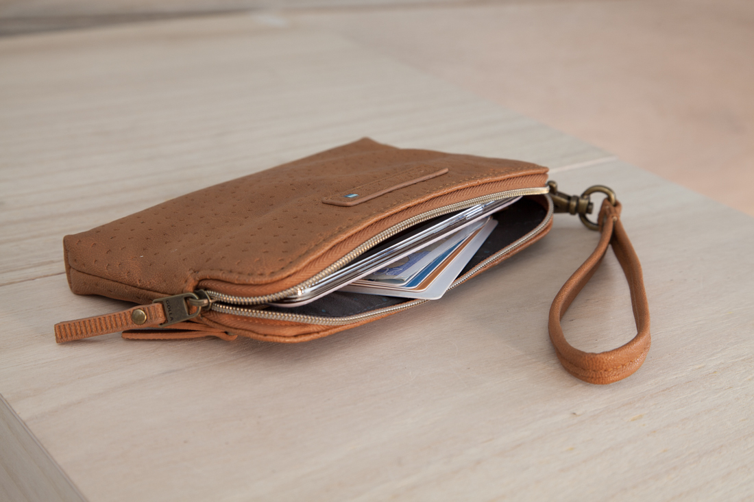 Golla Air Wristlet – image 3