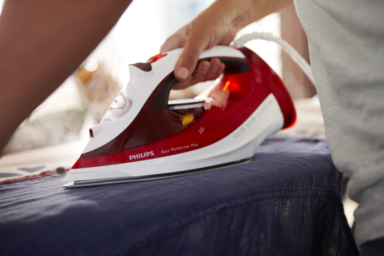 Philips Azur Performer Plus GC4511/40 Steam iron – image 6