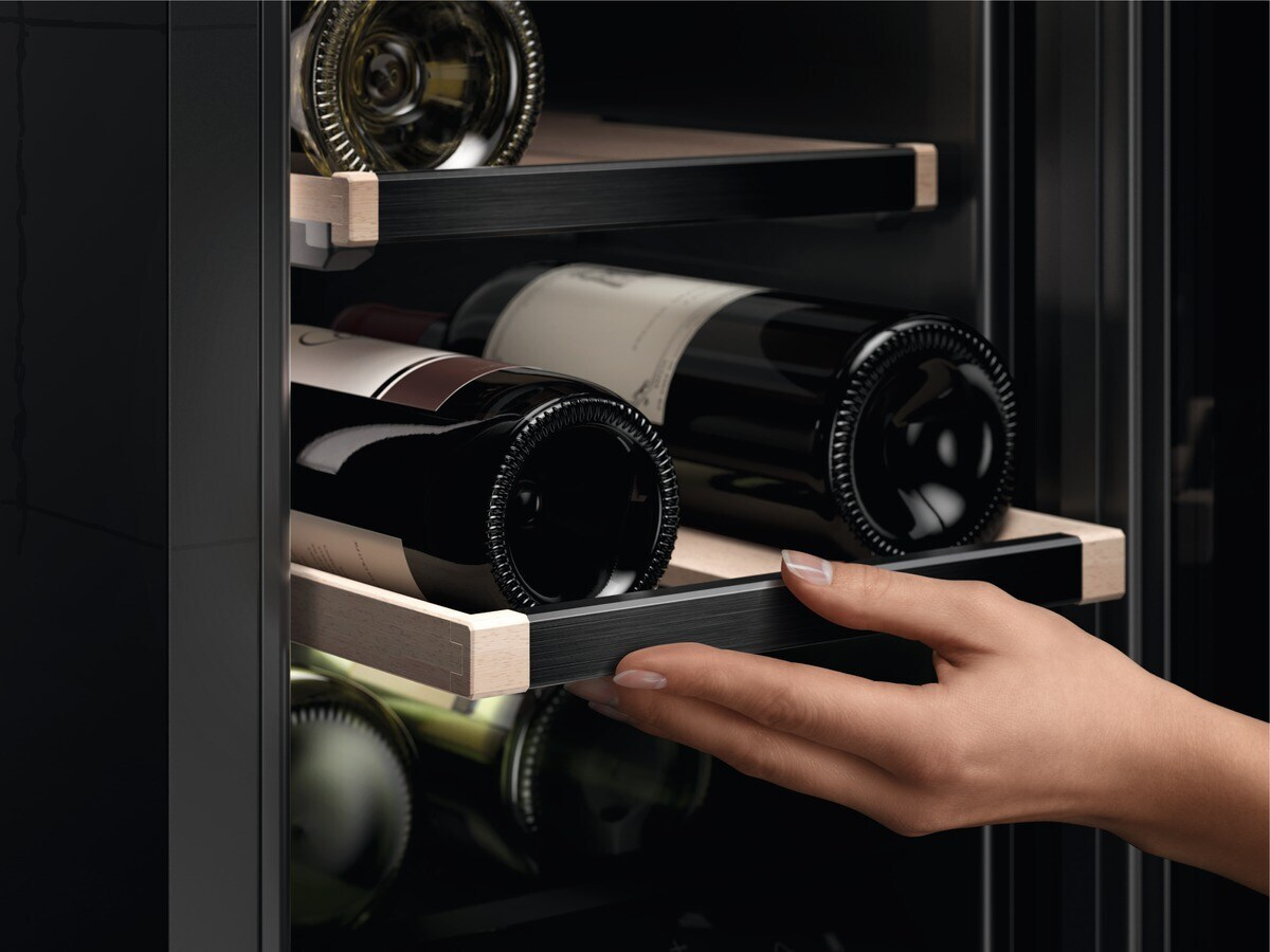 AEG AWUS018B7B Built-in Black 17 bottle(s) – image 2