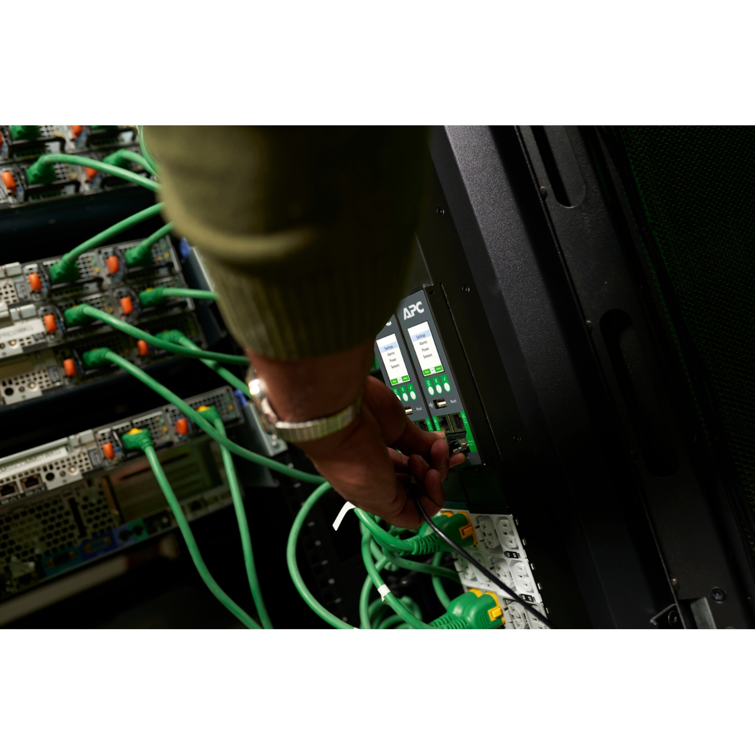 APC NS Rack PDU Adv Met 7.4kW 1PH 230V 32A – image 9