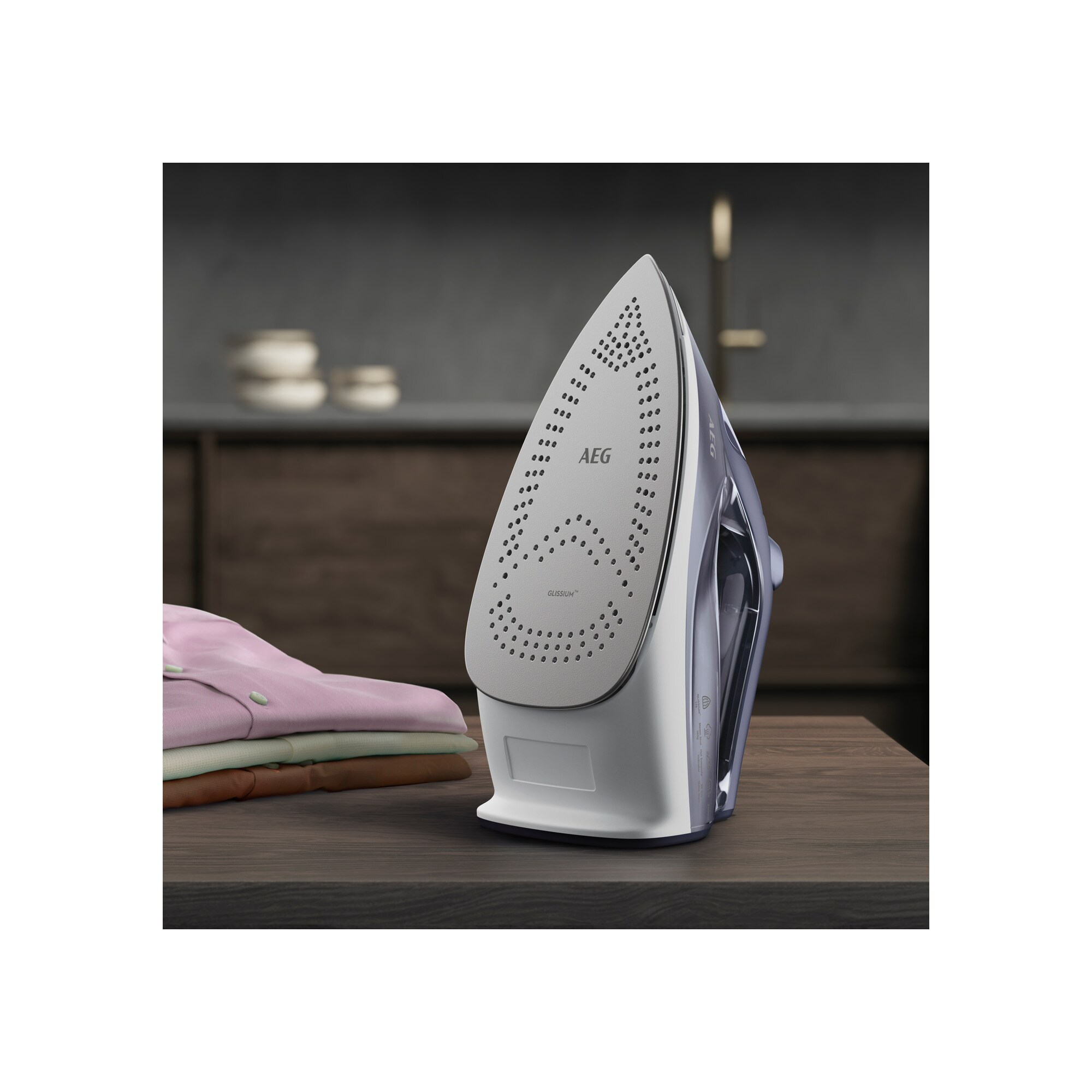 AEG SI6-1-2MN Steam iron Ceramic soleplate – image 3
