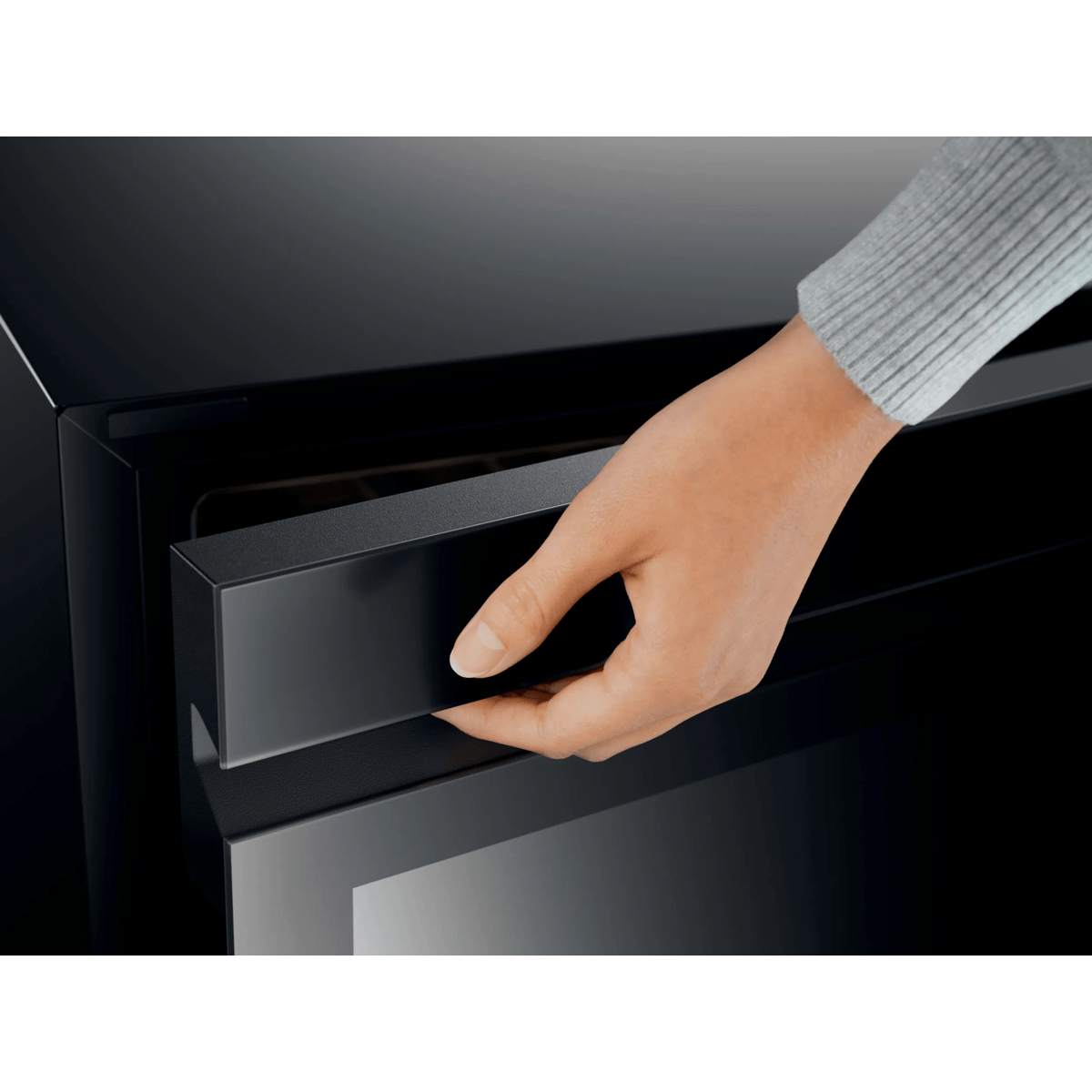 AEG NSW8S826GT Thermoelectric wine cooler Built-in Black 40 bottle(s) – image 2