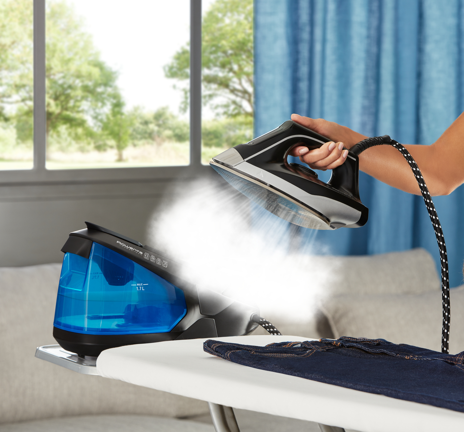 Rowenta VR8320 Pump-driven steam ironing station – image 5