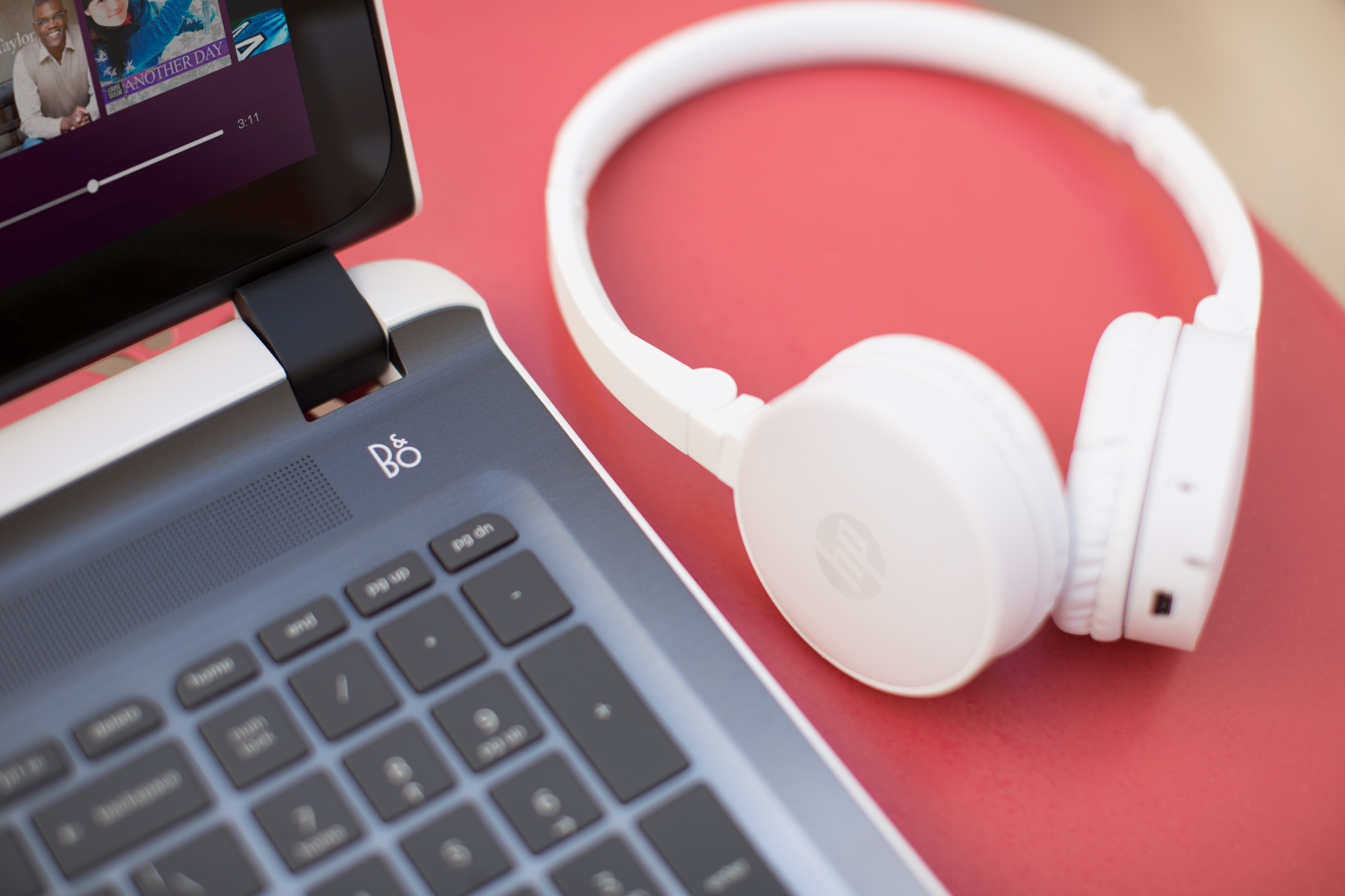 HP H7000 White Bluetooth Wireless Headset – image 7