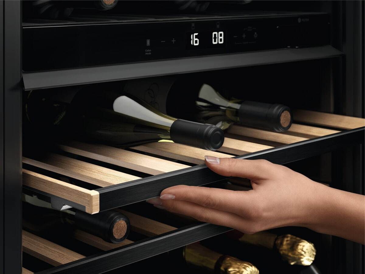 AEG AWUD040B8B Built-in Black 40 bottle(s) – image 3