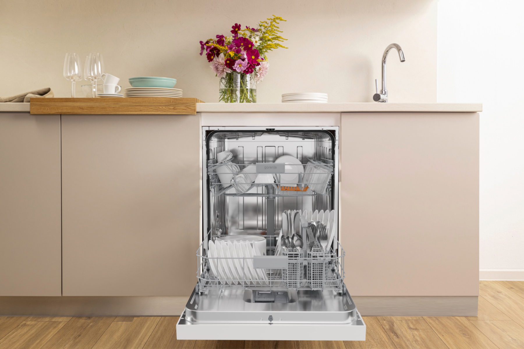 Gorenje GU642C90W Undercounter 14 place settings – image 4