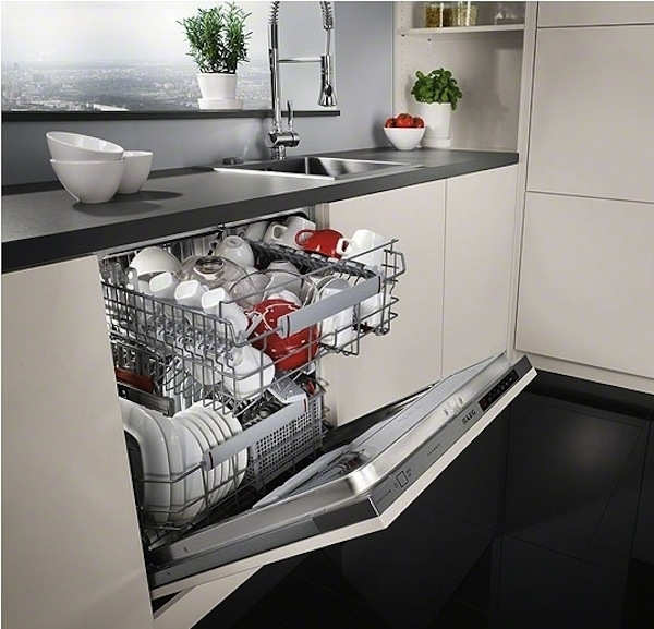 AEG F96670VI1P dishwasher Fully built-in 15 place settings – image 2