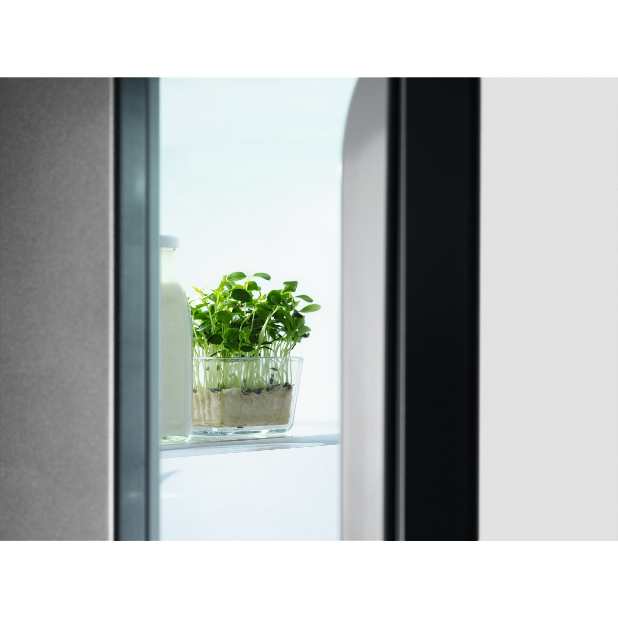 Electrolux LUT7ME28W2 Upright freezer Freestanding – image 8